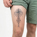 Tatuaggio semi-permanente INKON Rosa dei Venti Geometrica applicato su un uomo – design 4 x 7 in (10x17cm), aspetto realistico dell'inchiostro, dura 10 giorni