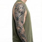 Tatuaggio semi-permanente INKON Japanese Waves & Sakura applicato su un uomo – design 8 x 20 in (20x50cm), aspetto realistico dell'inchiostro, dura 10 giorni
