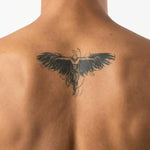Tatuaggio semi-permanente INKON Ali d'Angelo Oscuro applicato su un uomo – design 4 x 7 in (10x17cm), aspetto realistico dell'inchiostro, dura 10 giorni