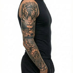 Tatuaggio semi-permanente INKON Tiger & Safari Clock applicato su un uomo – design 8 x 20 in (20x50cm), aspetto realistico dell'inchiostro, dura 10 giorni