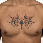 Tatuaggio semi-permanente INKON Dark Thorns Spread applicato su un uomo – design 4 x 8 in (11x21cm), aspetto realistico dell'inchiostro, dura 10 giorni