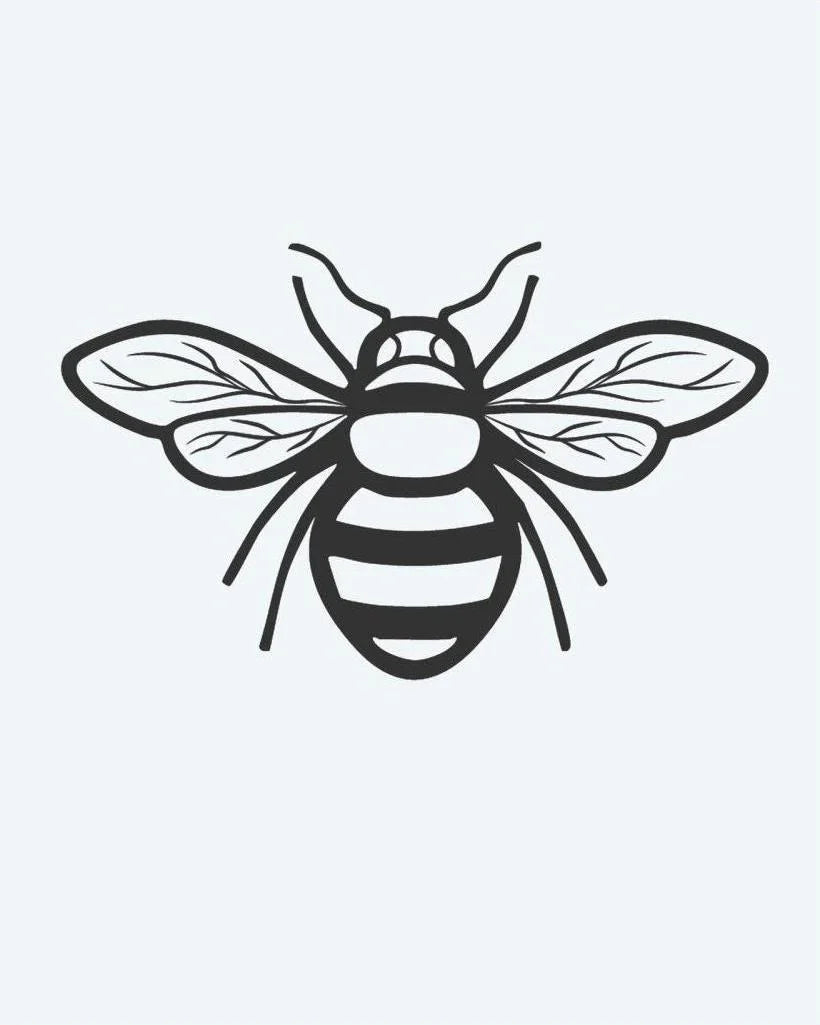 Design del tatuaggio semi-permanente Honeybee 2 di INKON – illustrazione di ape con ali spiegate e corpo a strisce, 2 x 2 in (5x5cm), disponibile su inkon.co