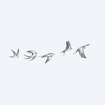 Design del tatuaggio semi-permanente Rondini in Volo di INKON – illustrazione cinque, rondini, volo, catturate, diverse, 4 x 7 in (10x17cm), disponibile su inkon.co