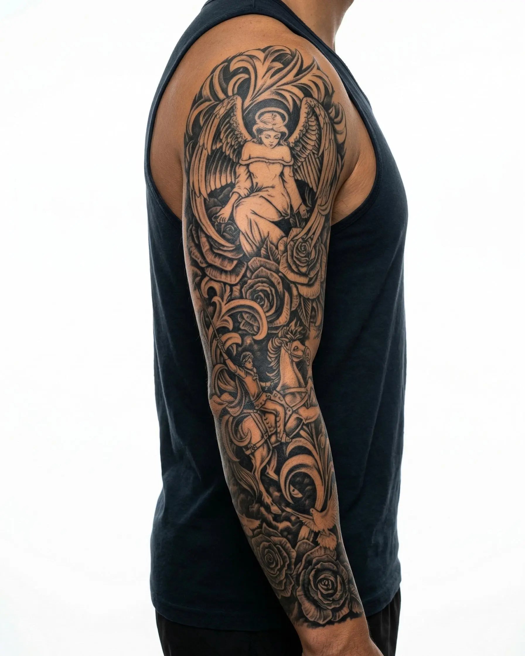 Tatuaggio semi-permanente INKON Angel & Cherub applicato su un uomo – design 8 x 20 in (20x50cm), aspetto realistico dell'inchiostro, dura 10 giorni