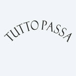 Design del tatuaggio semi-permanente Tutto Passa di INKON – illustrazione elegante, italiana, frase, tutto, passa, 3 x 4 in (6x11cm), disponibile su inkon.co