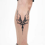 Tatuaggio semi-permanente INKON Fenice Tribale applicato su un uomo – design 4 x 7 in (10x17cm), aspetto realistico dell'inchiostro, dura 10 giorni