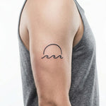 Tatuaggio semi-permanente INKON Sunset & Waves applicato su un uomo – design 2 x 2 in (5x5cm), aspetto realistico dell'inchiostro, dura 10 giorni