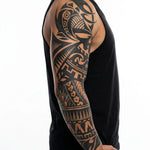 Tatuaggio semi-permanente INKON Samoan Tribal applicato su un uomo – design 8 x 20 in (20x50cm), aspetto realistico dell'inchiostro, dura 10 giorni