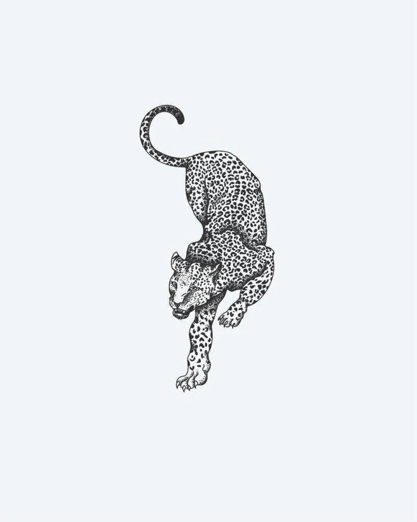 Design del tatuaggio semi-permanente Leopardo in Agguato di INKON – illustrazione leopardo, agguato, maculato, reso, fine, 4 x 4 in (9x9cm), disponibile su inkon.co