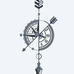 Design del tatuaggio semi-permanente Bussola e Freccia di INKON – illustrazione bussola, rosa, fusa, orologio, quadrante, 4 x 7 in (10x17cm), disponibile su inkon.co