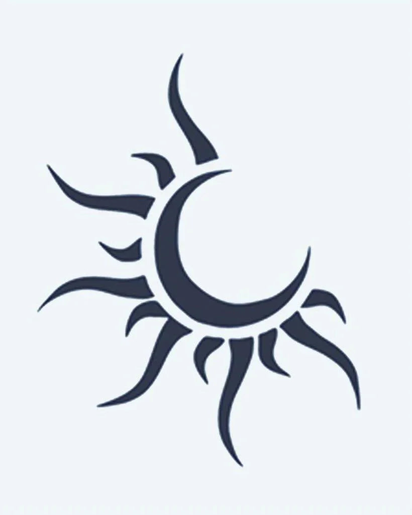 Design del tatuaggio semi-permanente Sun & Moon di INKON – illustrazione di luna crescente annidata tra i raggi del sole, 2 x 2 in (5x5cm), disponibile su inkon.co