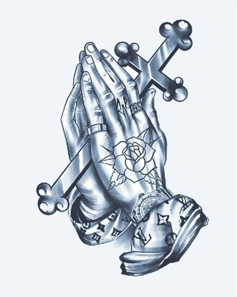 Design del tatuaggio semi-permanente Mani in Preghiera e Rosario di INKON – illustrazione preghiera, mani, stringono, croce, rosario, 4 x 7 in (10x17cm), disponibile su inkon.co