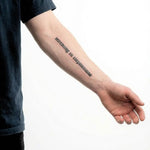 Tatuaggio semi-permanente INKON Nothing Is Impossible applicato su un uomo – design 4 x 7 in (10x17cm), aspetto realistico dell'inchiostro, dura 10 giorni