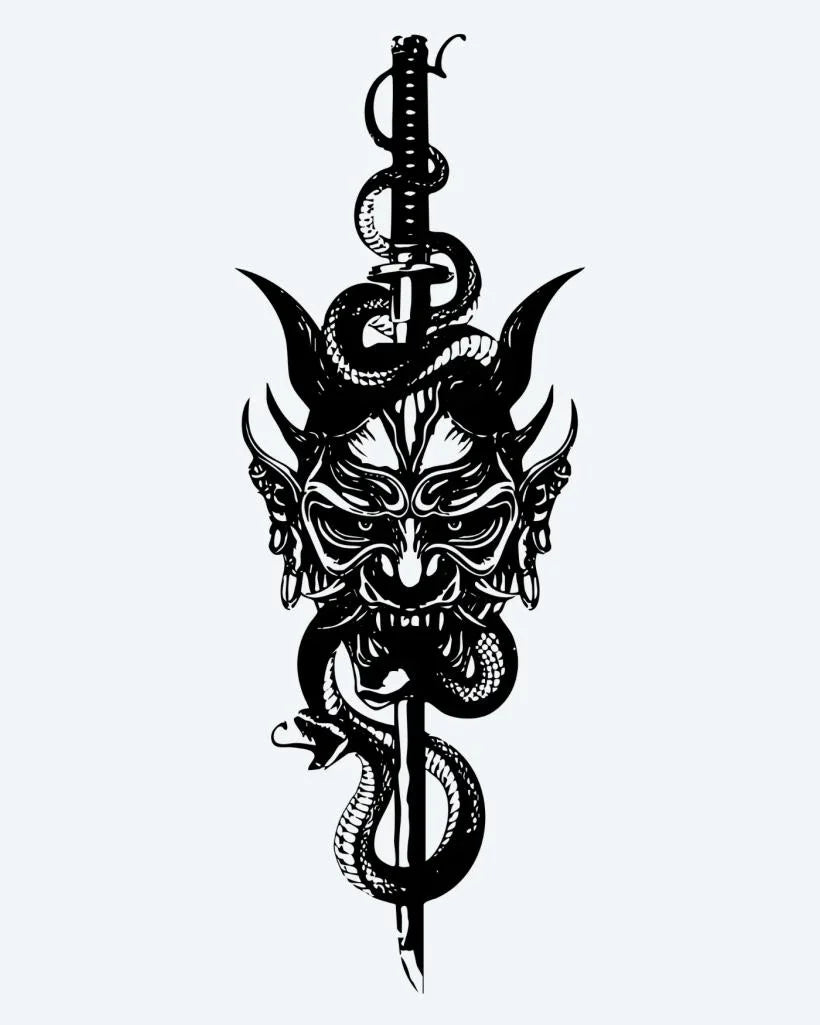 Design del tatuaggio semi-permanente Oni Mask & Serpent Dagger di INKON – illustrazione minaccioso, giapponese, demoniaca, maschera, corna, 4 x 8 in (11x21cm), disponibile su inkon.co