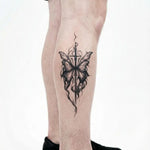 Tatuaggio semi-permanente INKON Farfalla e Spada applicato su un uomo – design 4 x 7 in (10x17cm), aspetto realistico dell'inchiostro, dura 10 giorni